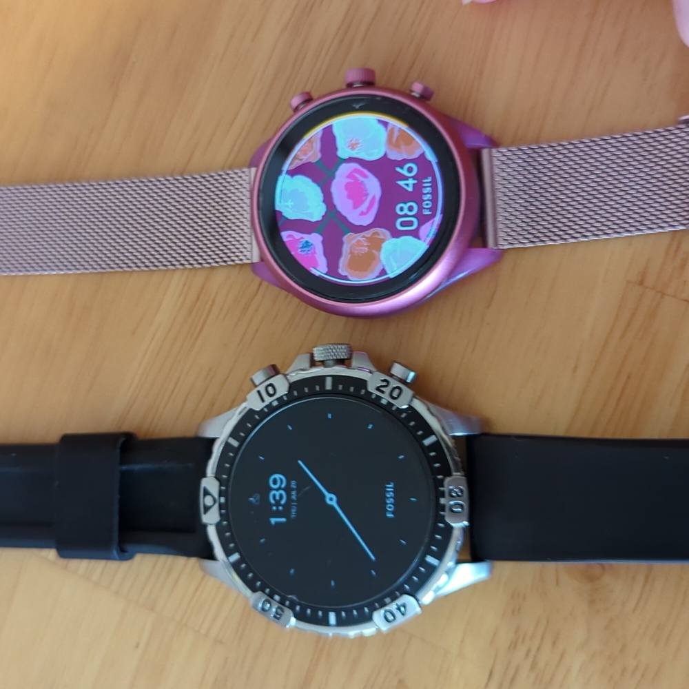 Fossil Unisex 46MM Gen 5 SmartWatch and Fossil Sport 41 mm Smartwatch - Picture 3 of 4